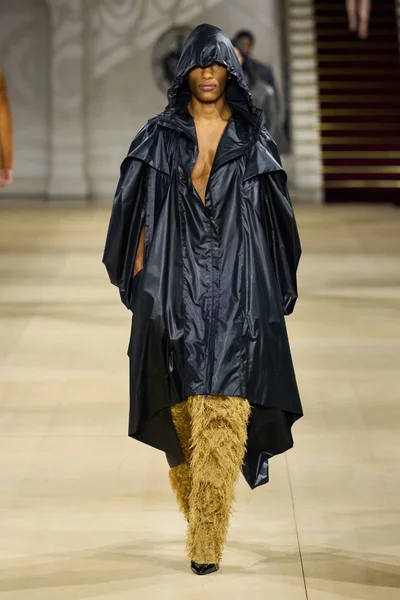 Look 12